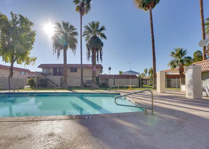 Сasa de vacaciones 8 Mi To Airport: W/ Pool Access